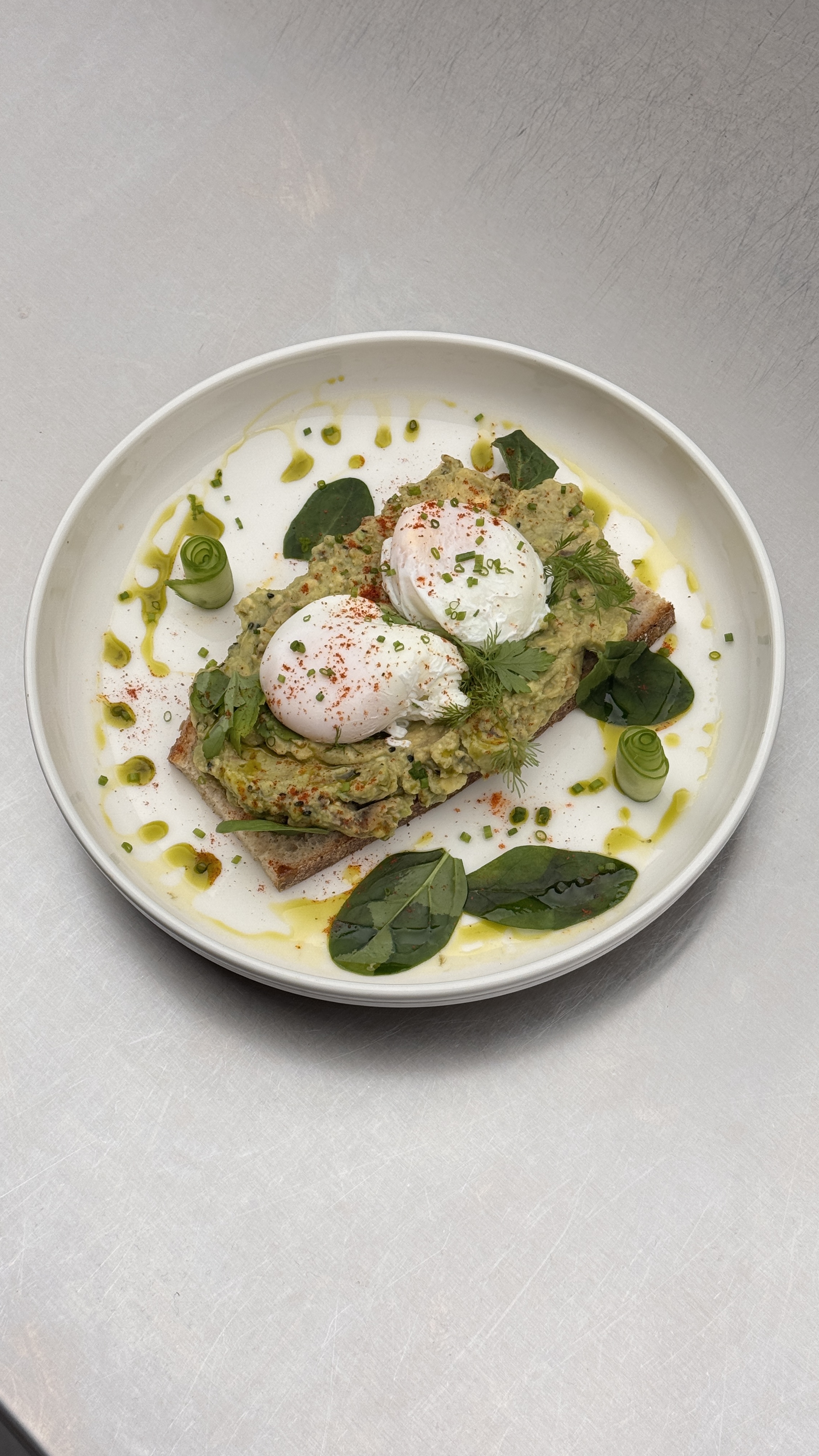 AVOCADO & POACHED EGG